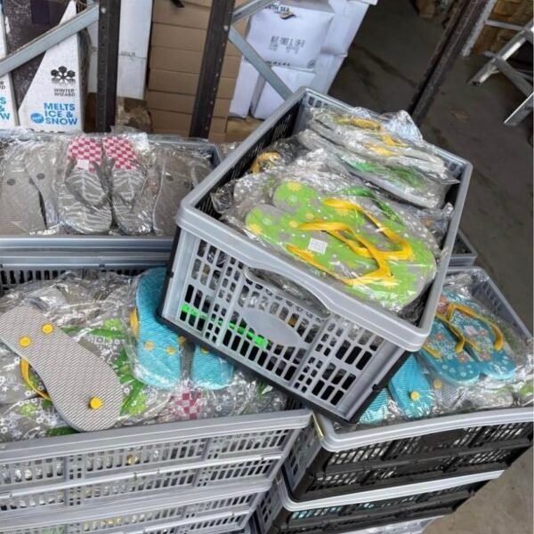 Mixed flip flops pallet